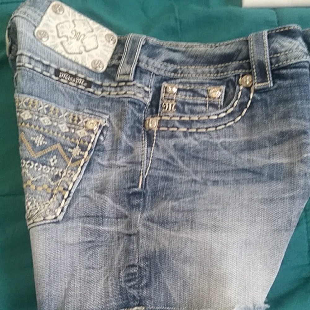 Shorts - Picture 2 of 3